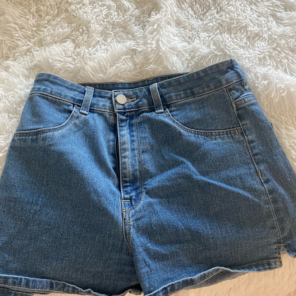 H&M jean shorts worn once.